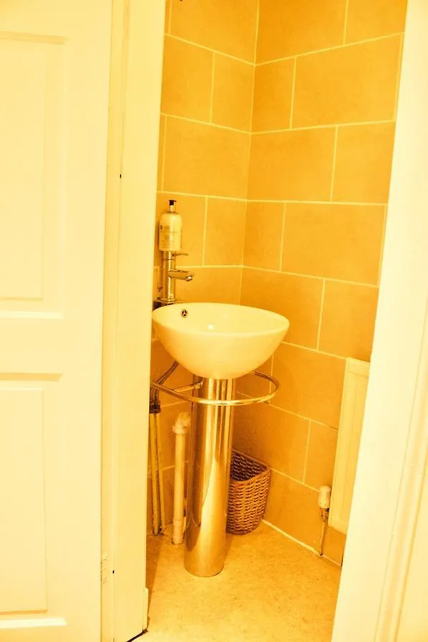 3 Bedroom House Near The City Centre Edinburgh