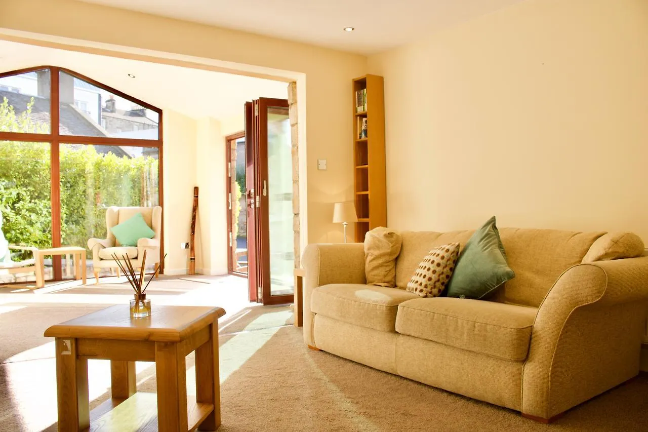 3 Bedroom House Near The City Centre Edinburgh 0*,  United Kingdom