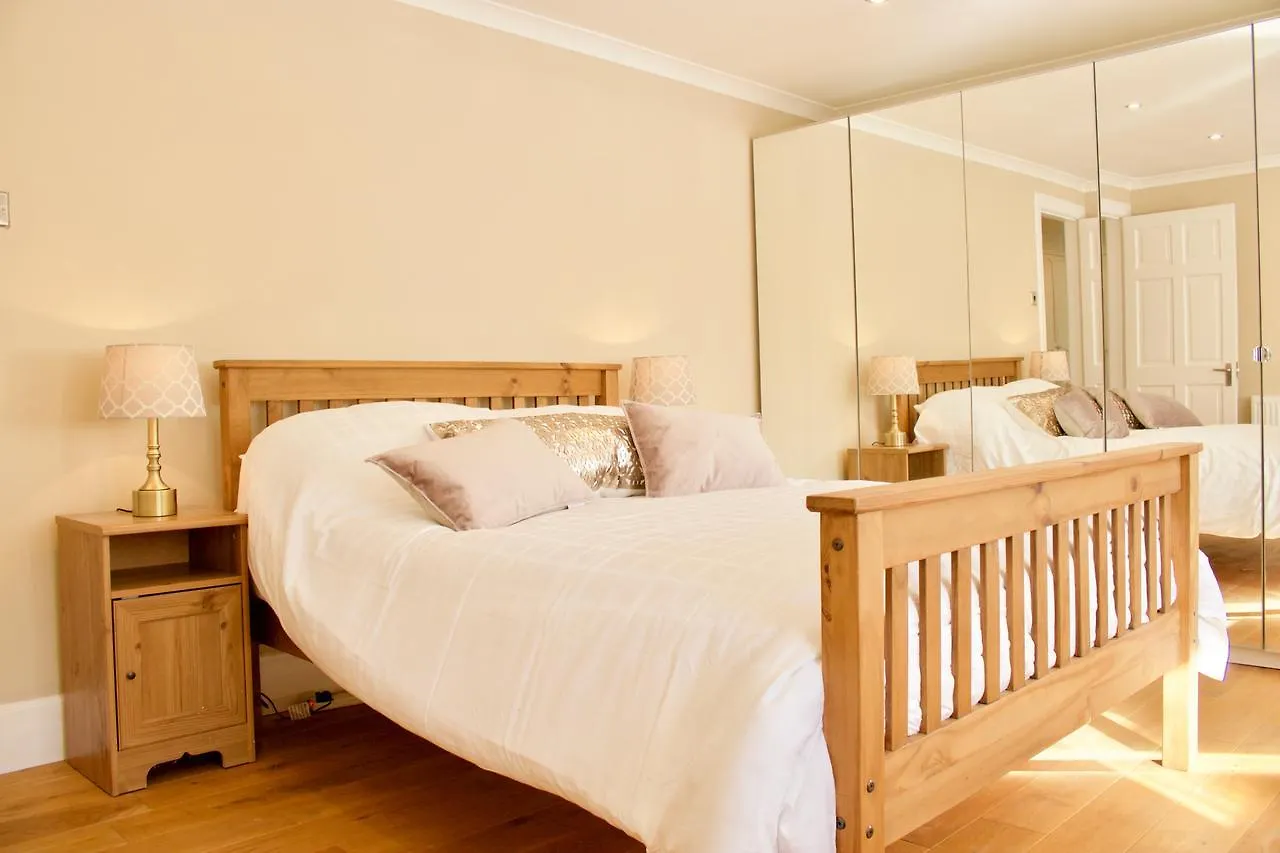 3 Bedroom House Near The City Centre Edinburgh