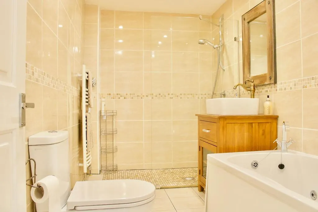 Apartment 3 Bedroom House Near The City Centre Edinburgh